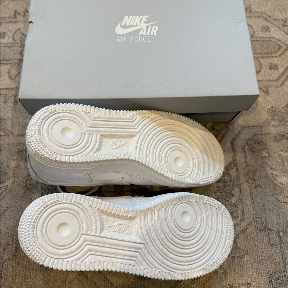 NiKE women’s Air Forced 1 ‘07 Sz 7.5 white - Picture 5 of 5